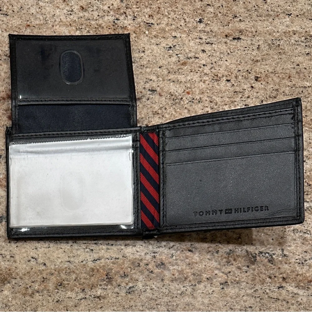 🦋 Tommy Hilfiger mens bifold wallet - black 🦋